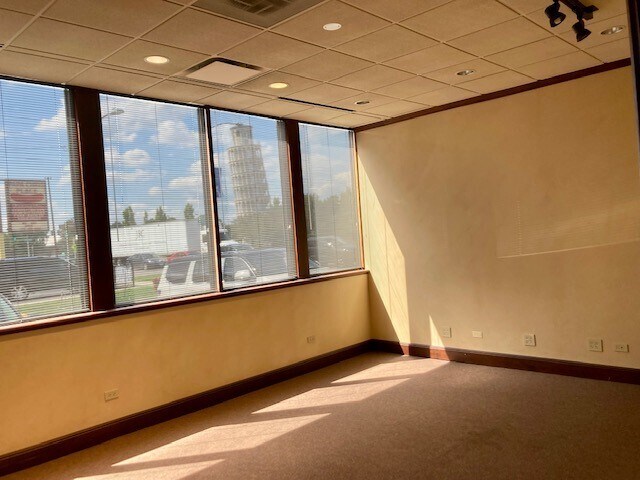 More Photos Of 6225 W Touhy Ave, Chicago Medical For Lease
