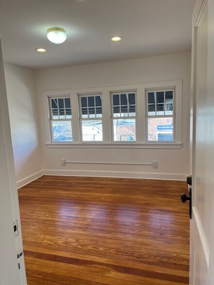 More Photos Of 28 S High St, New Albany Loft Creative Space For Lease