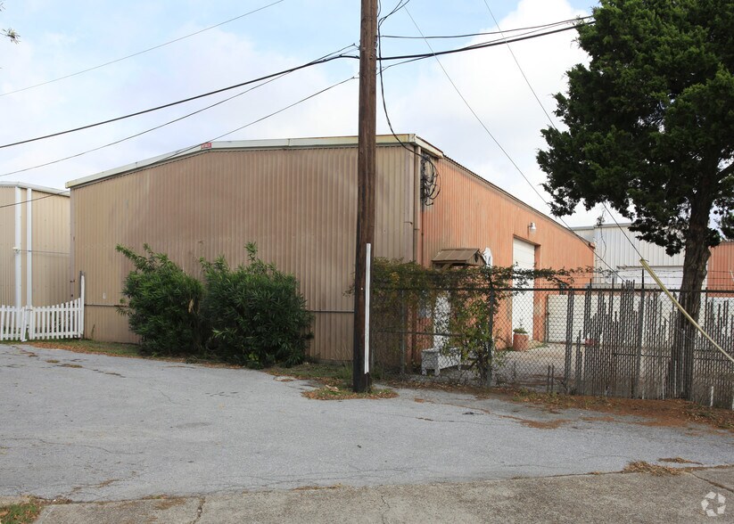 More Photos Of 6665 Rupley Cir, Houston Warehouse For Lease