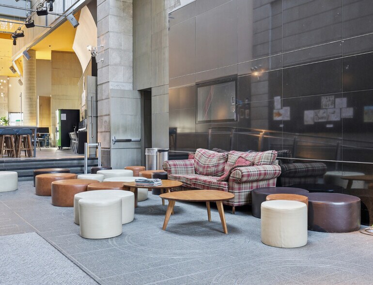More Photos Of 3536 Boul Saint-Laurent, Montréal Office For Sale