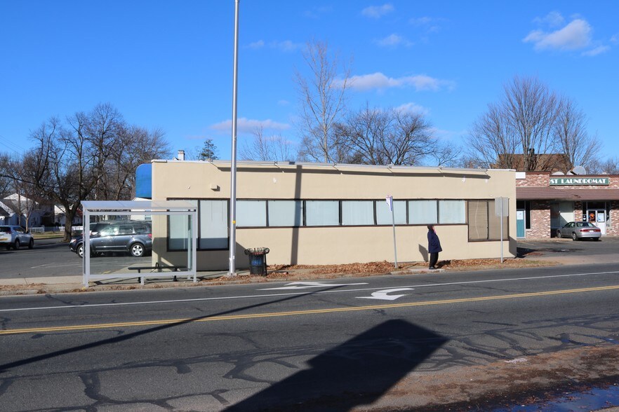 More Photos Of 490 Page Blvd, Springfield Storefront Retail Office For Sale