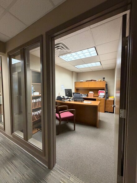 More Photos Of 1018 Central Ave, Metairie Coworking Space