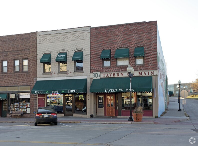 More Photos Of 106 2nd St E, Hastings Restaurant For Sale