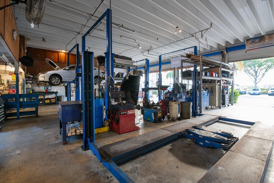 More Photos Of 55 SW 10th St, Deerfield Beach Service For Sale