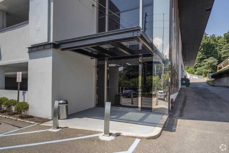 More Photos Of 1165 Northern Blvd, Manhasset Office For Sale