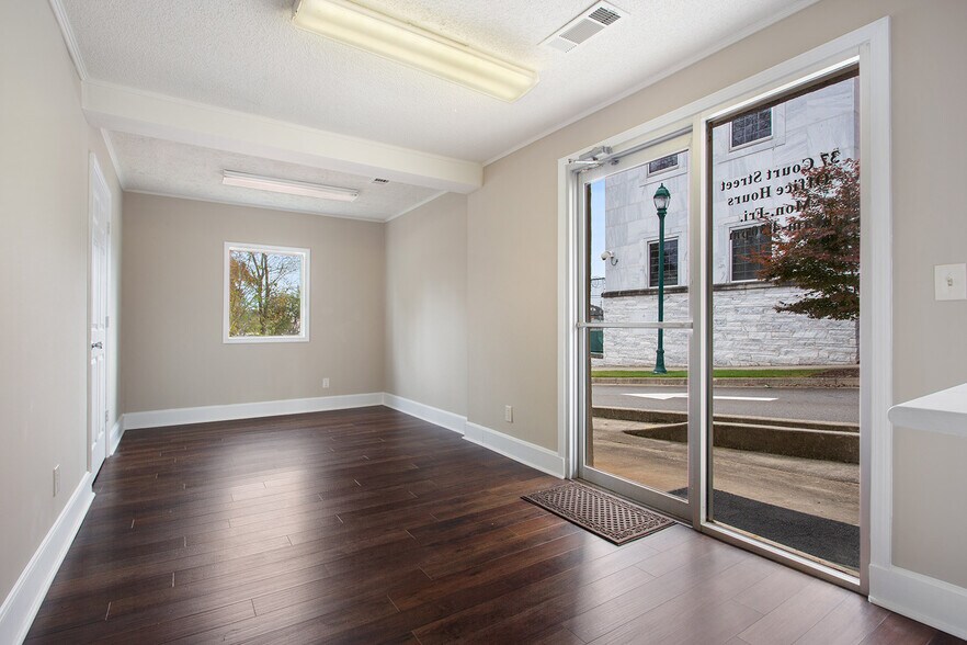 More Photos Of 37 Court St, Jasper Office For Sale
