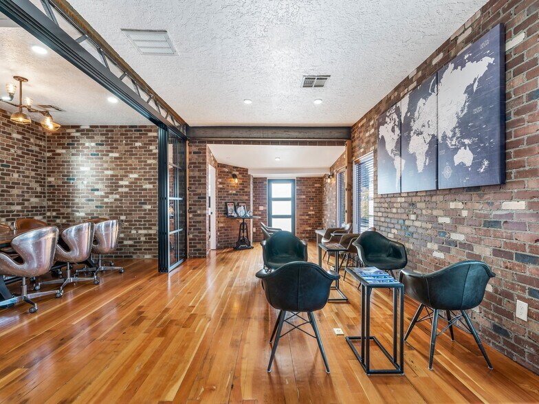 More Photos Of 2917 Washington St, Vancouver Storefront Retail Office For Sale