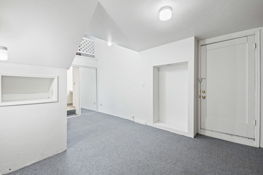 More Photos Of 7320-7326 SE Milwaukie Ave, Portland Apartments For Lease