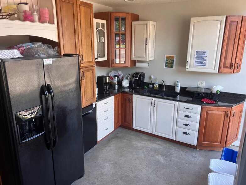 More Photos Of 6500 University Ave, Windsor Heights Apartments For Lease