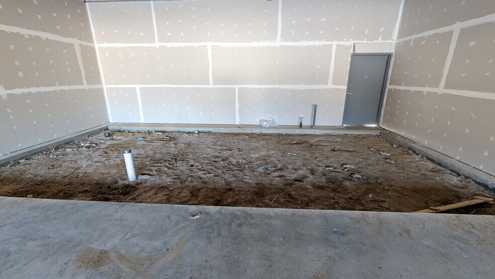 More Photos Of 2240 Prairie Ave, South Bend Storefront Retail Office For Lease