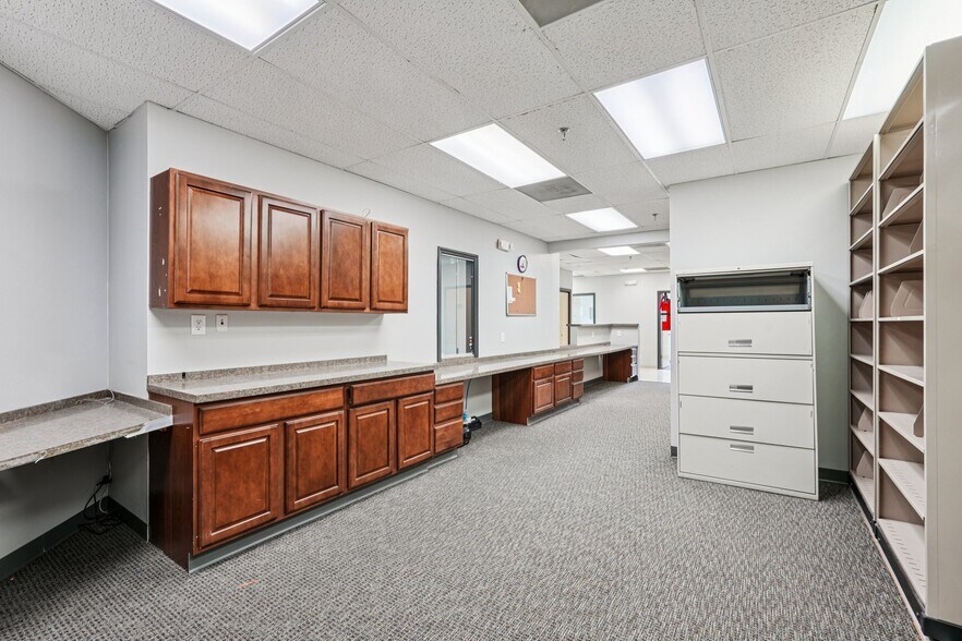 More Photos Of 970 N Broadway, Yonkers Medical For Lease