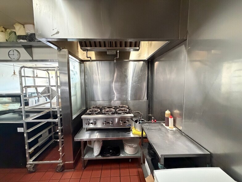 More Photos Of 627-655 W Duarte Rd, Arcadia Freestanding For Lease