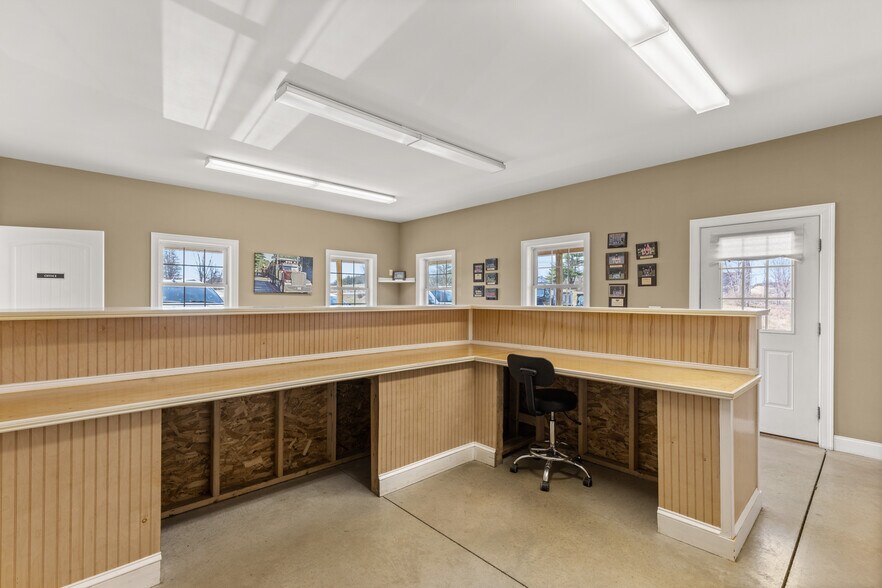 More Photos Of 381 Portland St, Berwick Service For Lease