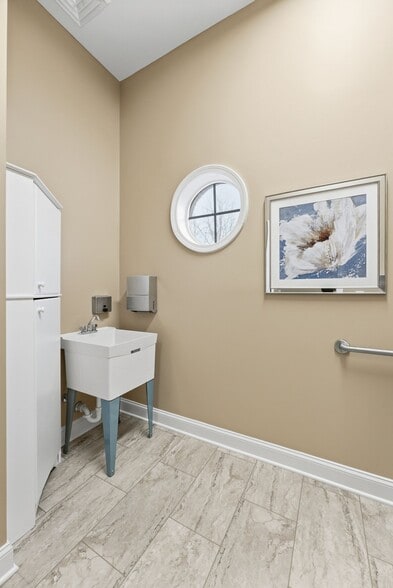 More Photos Of 311 S Royal Oaks Blvd, Franklin Medical For Sale