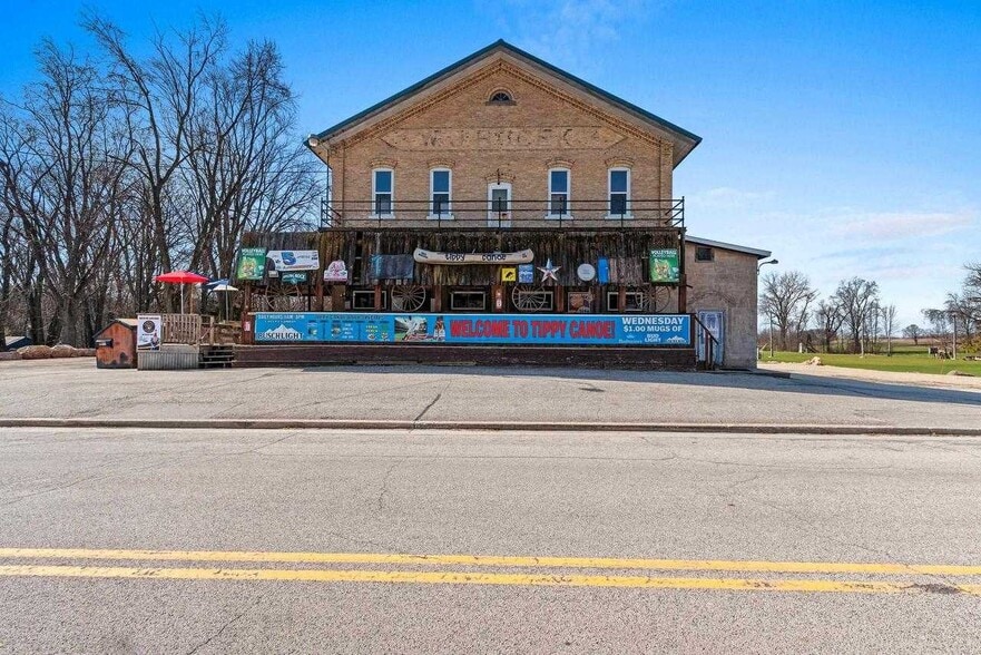 Primary Photo Of E3261 County Rd S, Casco Sports And Entertainment For Sale