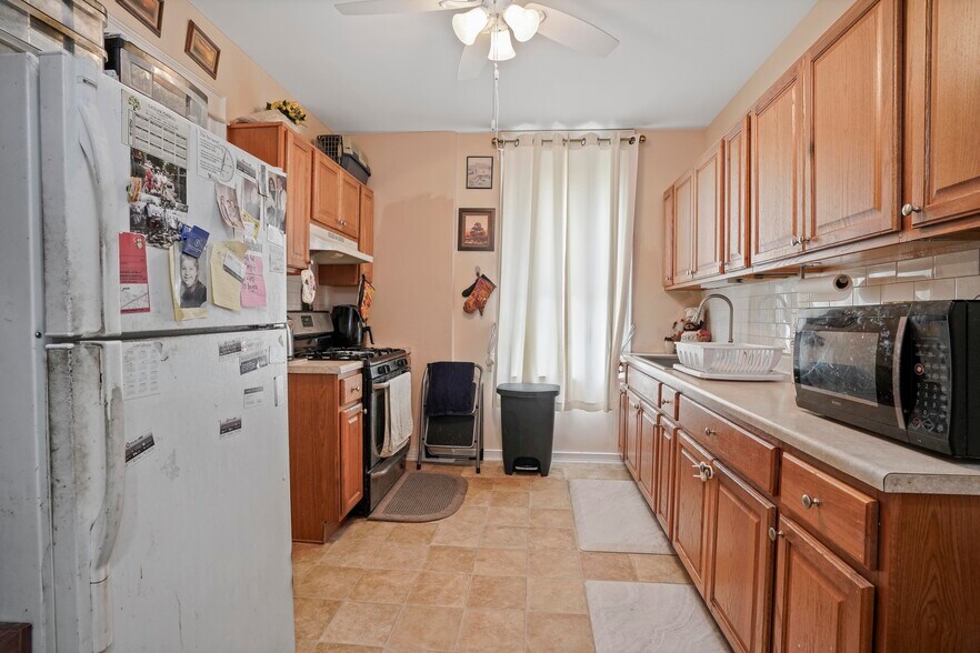 More Photos Of 6046 Putnam Ave, Ridgewood Apartments For Sale