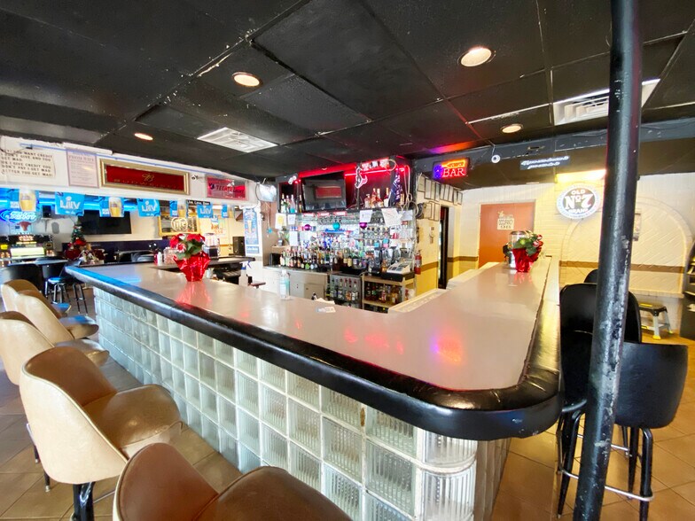 More Photos Of 7147 Harrisburg Blvd, Houston Restaurant For Sale
