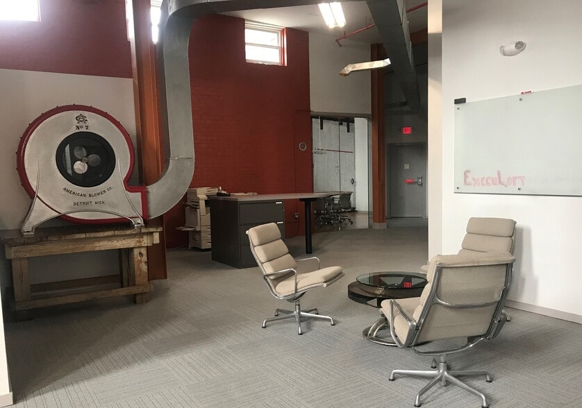 More Photos Of 2145 Central Pky, Cincinnati Flex For Sale