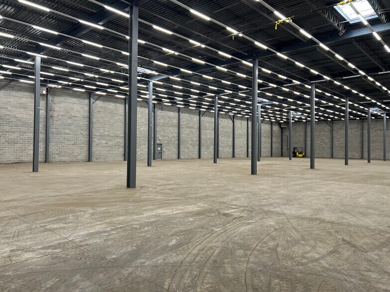 More Photos Of 120 Clyde Rd, Somerset Warehouse For Lease