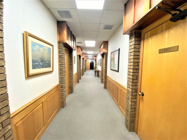 More Photos Of 119 S Main St, Lockhart Office For Lease