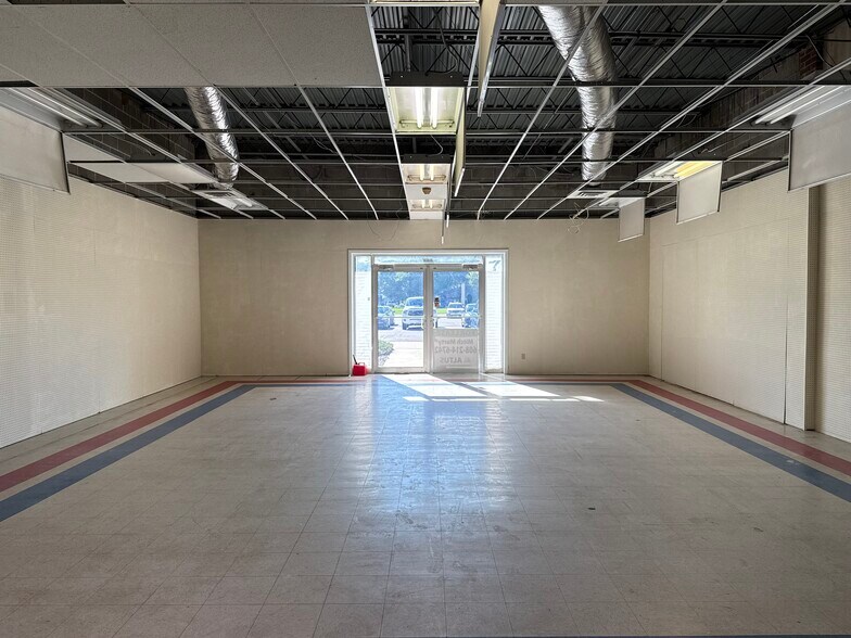 Primary Photo Of 605-619 S Main St, De Forest Unknown For Lease