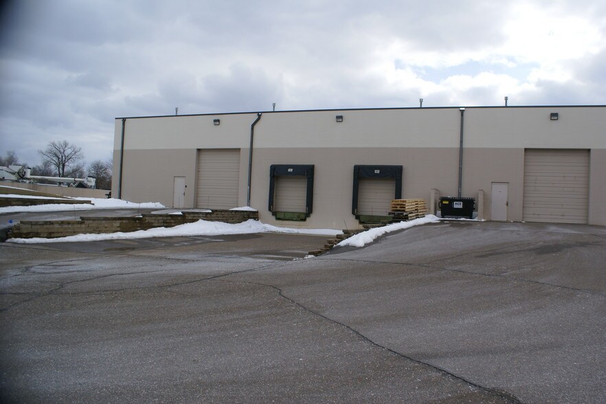 More Photos Of 13743 NE Aberdeen St, Ham Lake Warehouse For Lease