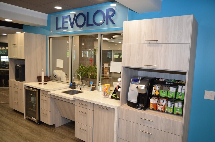 More Photos Of 4310 Regency Dr, High Point Office For Sale