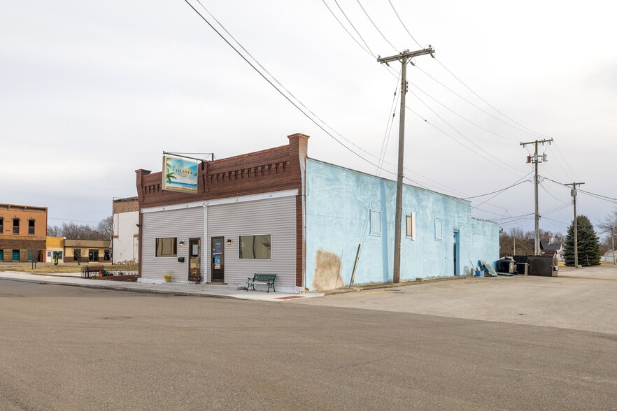 More Photos Of 111 W Union St, Goodland General Retail For Sale
