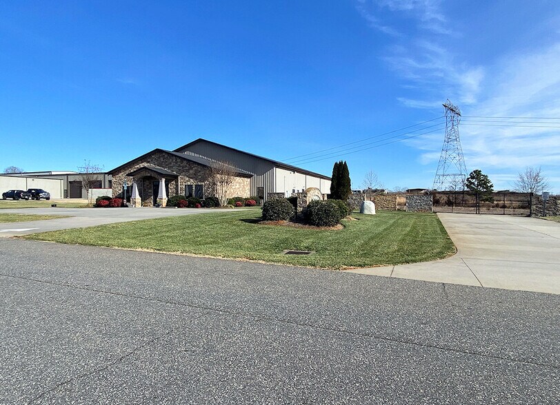 More Photos Of 265 Pitt Rd, Mooresville Warehouse For Sale