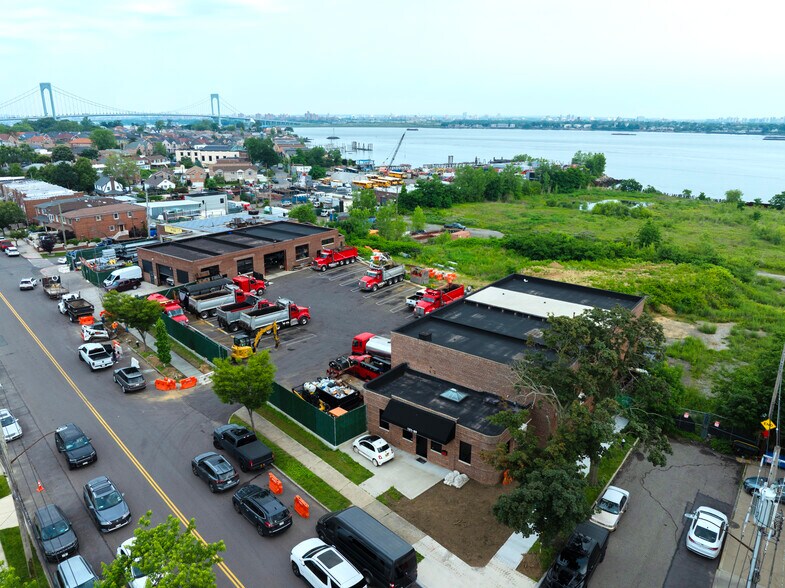 More Photos Of 15157-15159 Powells Cove Blvd, Flushing Warehouse For Lease