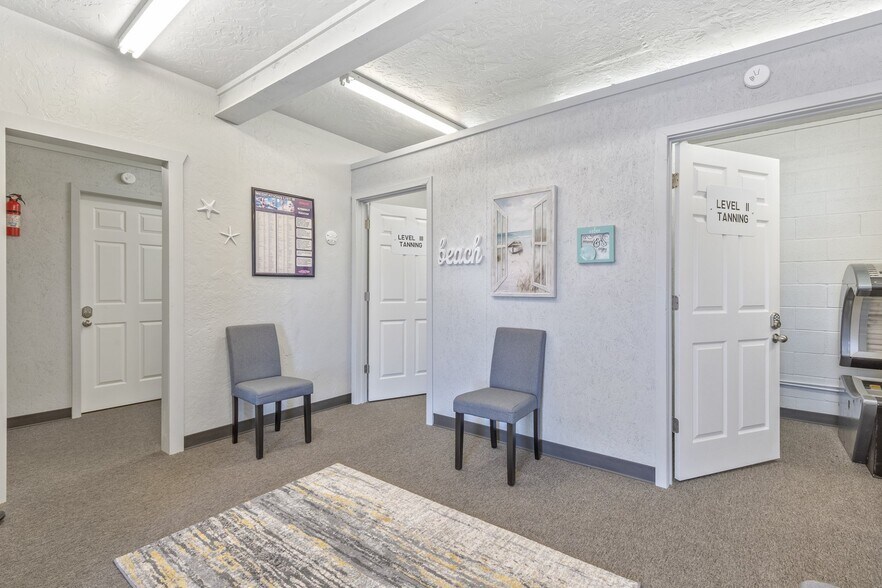 More Photos Of 14110 OK-51, Coweta Office For Sale