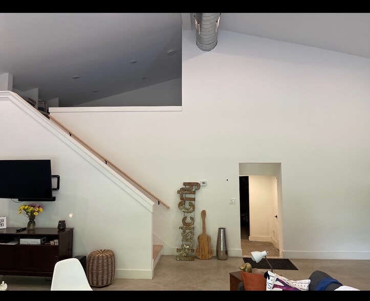 More Photos Of 1019 Whites Creek Pike, Nashville Flex For Sale