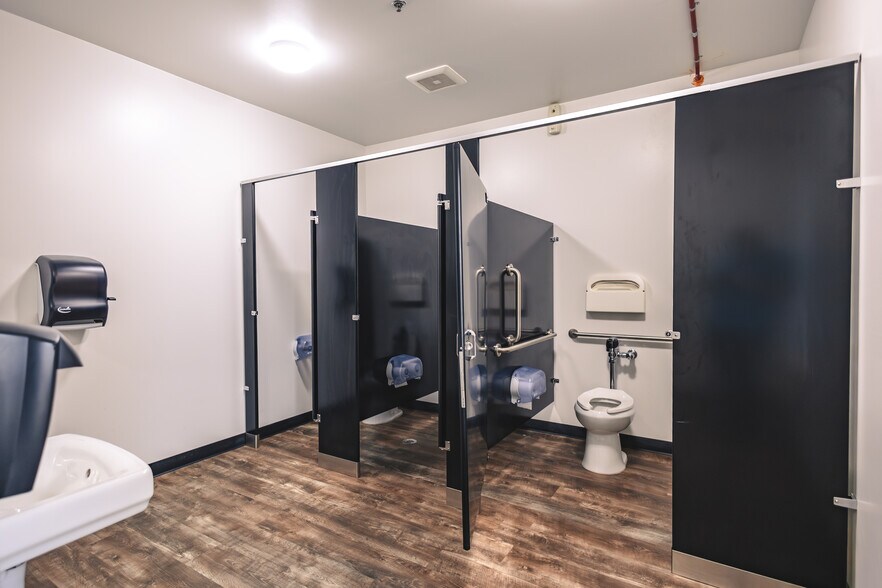 More Photos Of 255 S Willow St, Kenai Freestanding For Sale