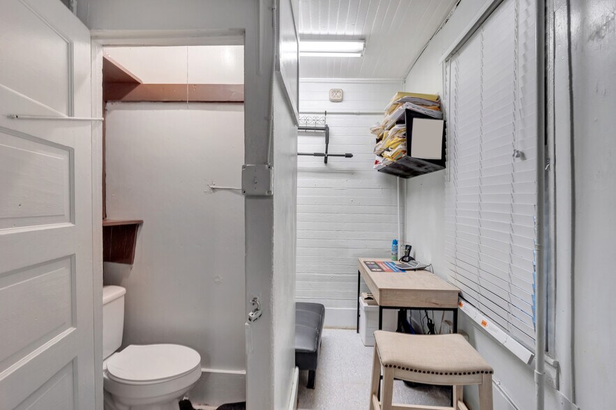 More Photos Of 834 Monticello Rd, Charlottesville Storefront Retail Residential For Sale