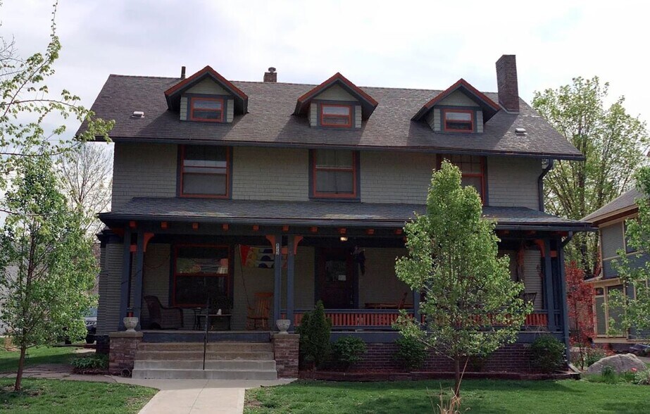 More Photos Of 823 18th St, Des Moines Apartments For Sale