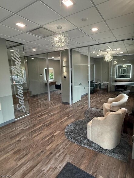 More Photos Of 44 Stiles Ln, Pinebrook Veterinarian Kennel For Lease