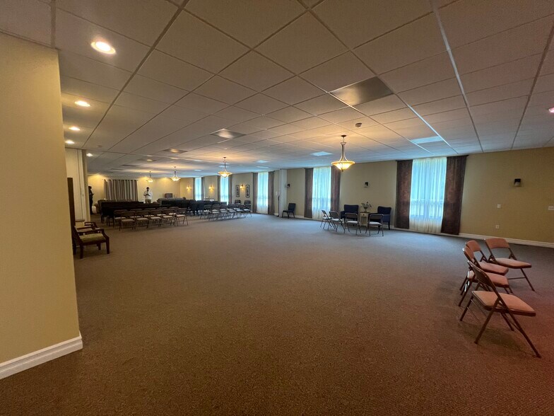 More Photos Of 209 Entrepreneur Dr, Saint Charles Funeral Home For Lease