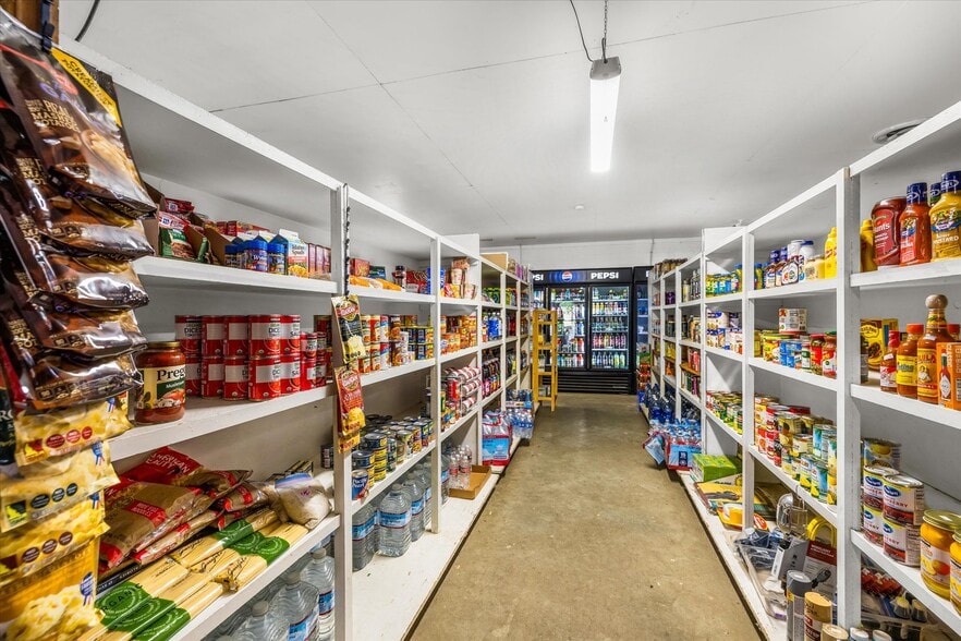 More Photos Of 7550 Logsden Rd, Logsden Convenience Store For Sale
