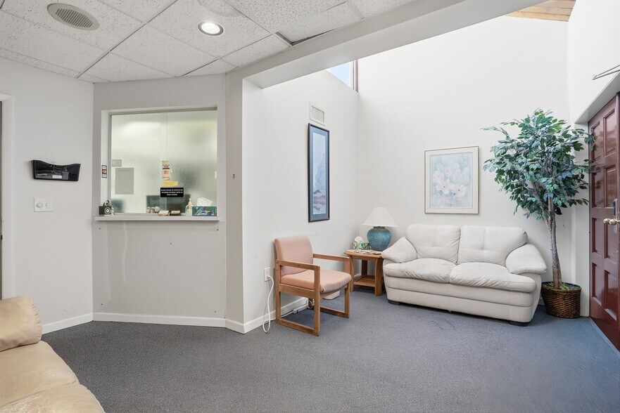 More Photos Of 906 S Fort Harrison Ave, Clearwater Medical For Sale
