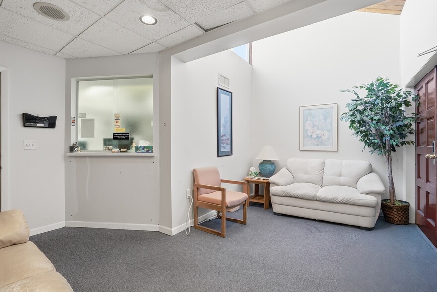 More Photos Of 908 S Fort Harrison Ave, Clearwater Office For Sale