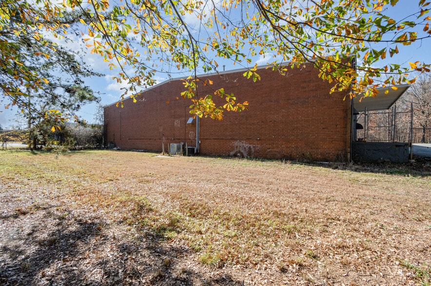 More Photos Of 3718 Old Battleground Rd, Greensboro Flex For Sale