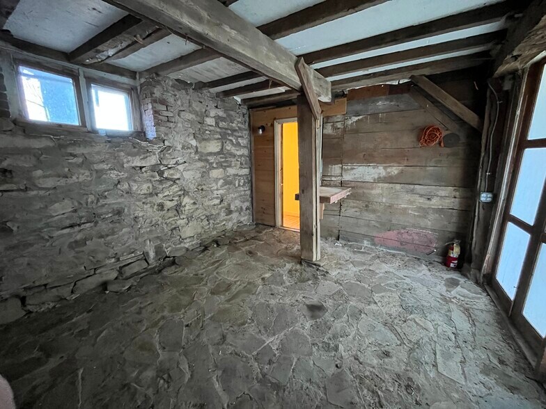 More Photos Of 156 Mount Zion Rd, Marlboro Flex For Sale