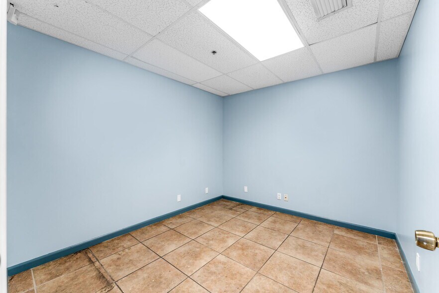 More Photos Of 7620 W 2nd Ct, Hialeah Warehouse For Sale