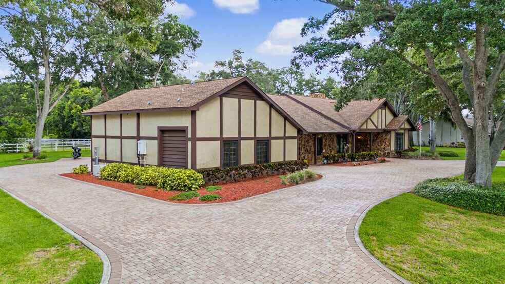 More Photos Of 2160 Laurence Dr, Clearwater Office For Sale