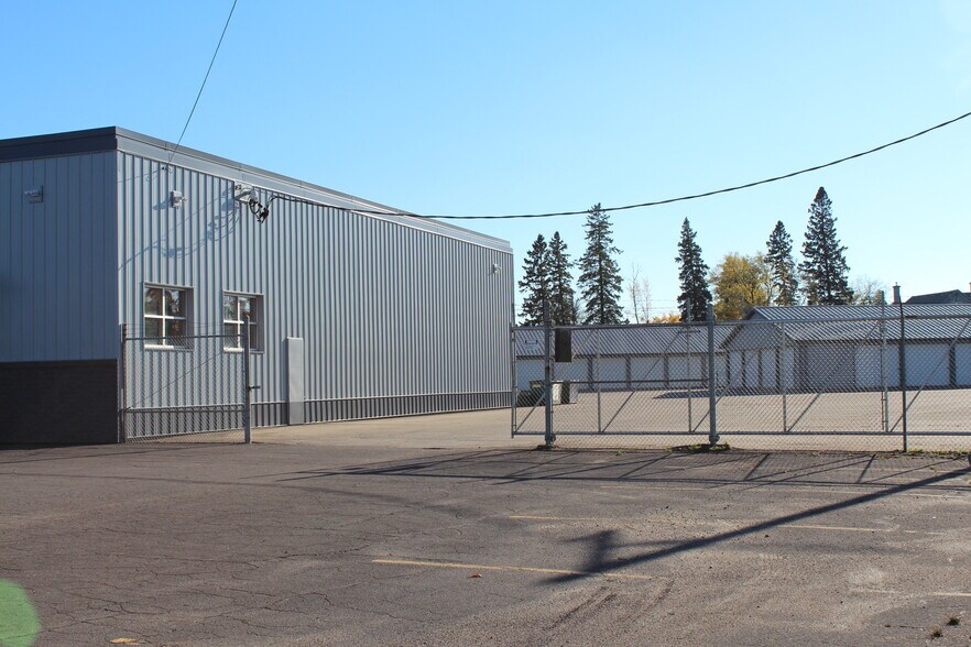 More Photos Of 1711 E 13th St, Hibbing Flex For Lease