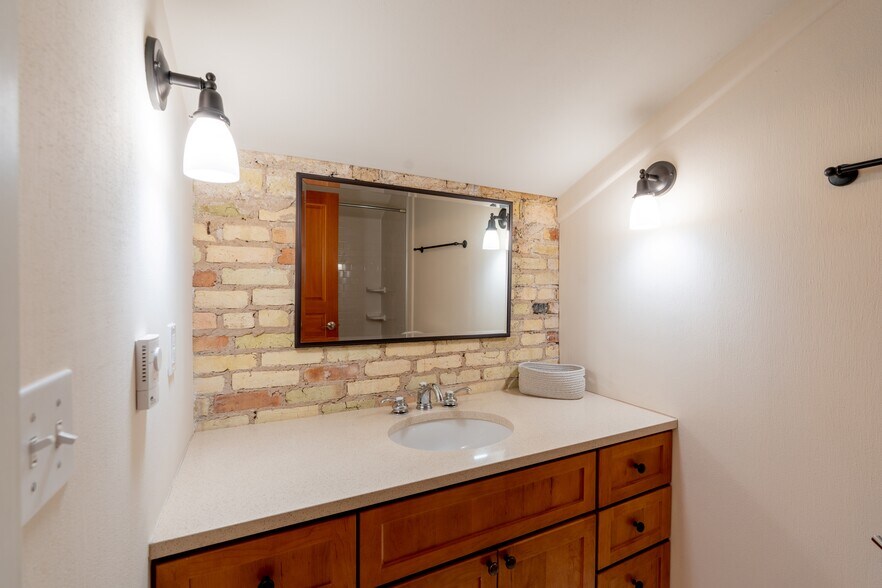 More Photos Of 800 Cottageview Dr, Traverse City Apartments For Sale