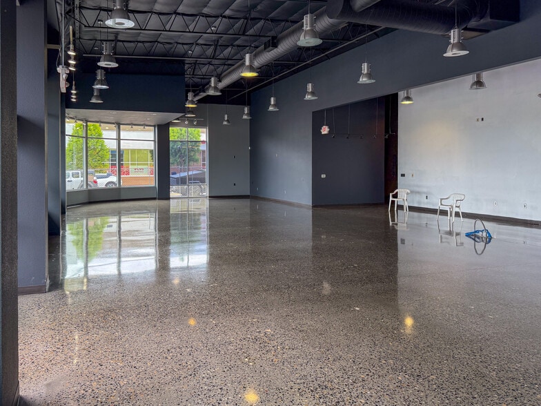 More Photos Of 8073 SE 17th Ave, Portland Freestanding For Lease