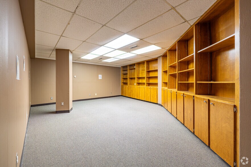 More Photos Of 4802 Texas Blvd, Texarkana Office For Sale