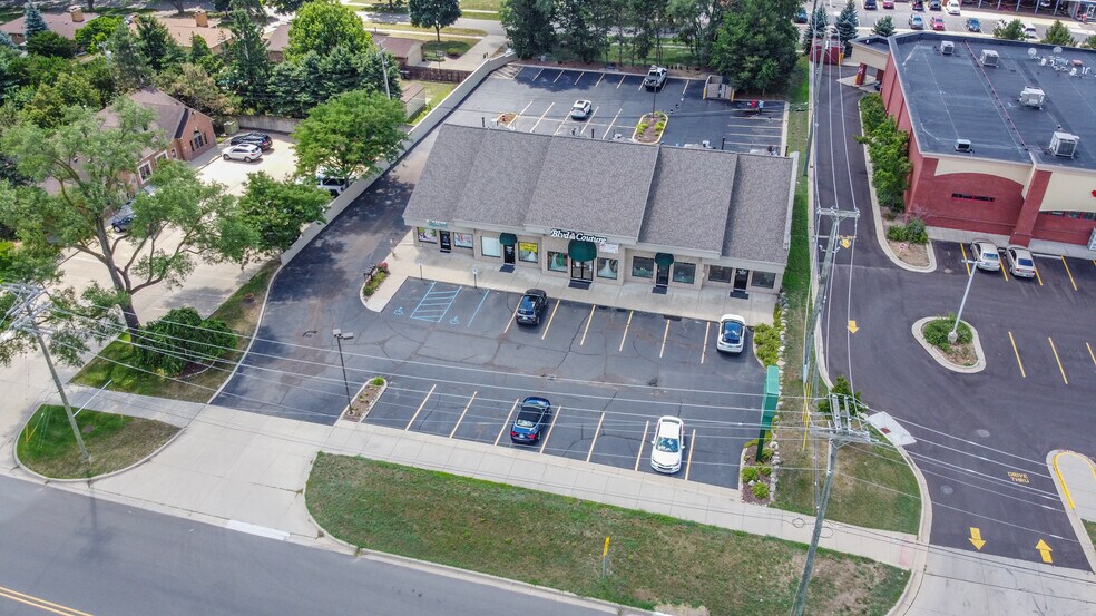 More Photos Of 8070-8078 21 Mile Rd, Shelby Township Office For Lease