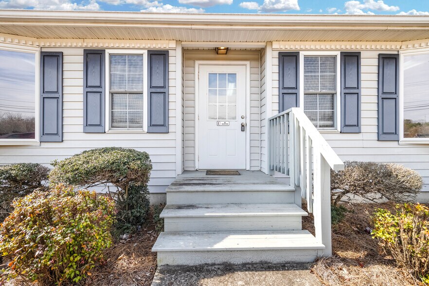 More Photos Of 13325 Jones St, Lavonia Office For Sale